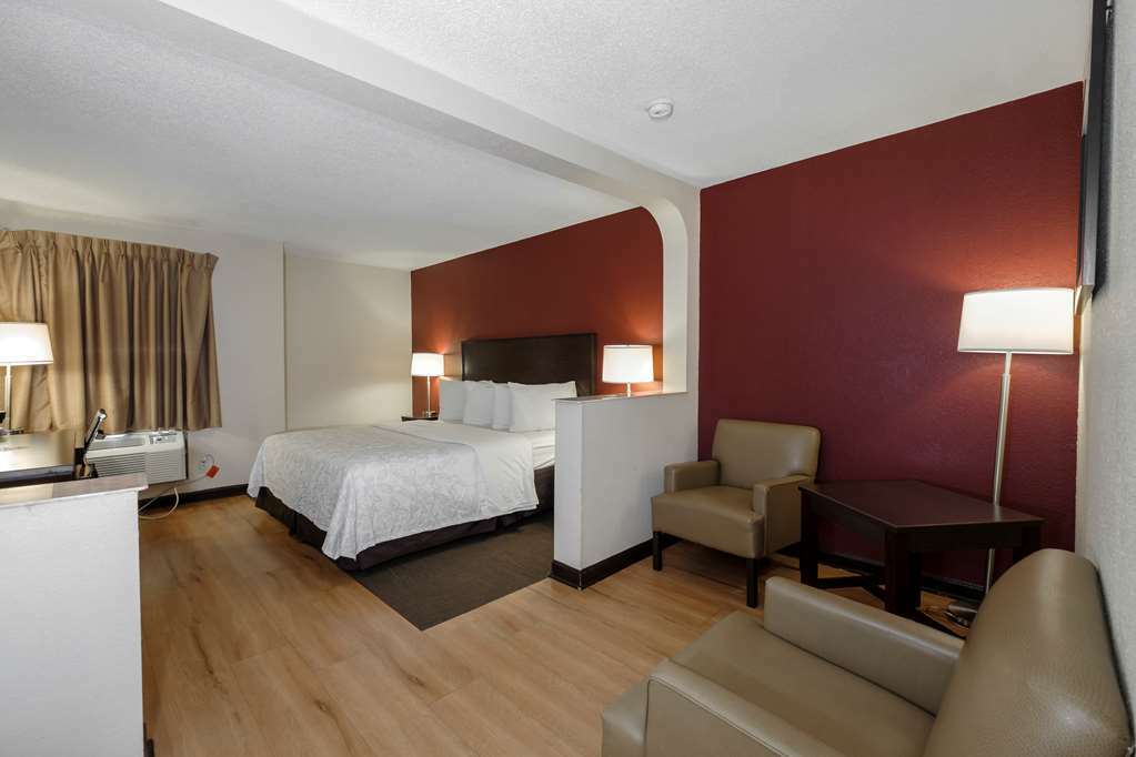 Red Roof Inn Plus+ & Suites Opelika Kamer foto